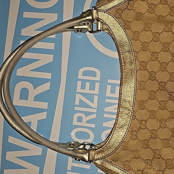 Gucci Abbey Monogram Handbag - Picture 5 of 14